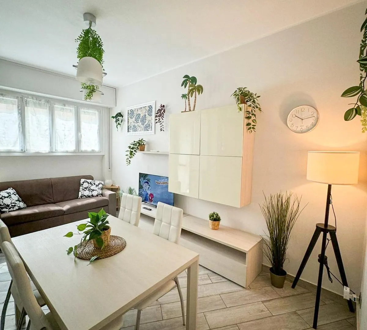 Home In Town - Fiera Milano City Near San Siro Stadium 0*,  Italia